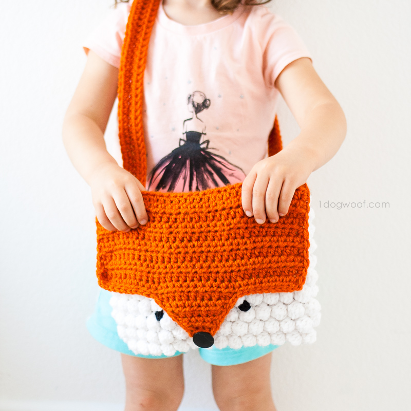 Make an adorable crochet fox purse with this free pattern! 免费模式钩针狐狸钱包由1dogwoof