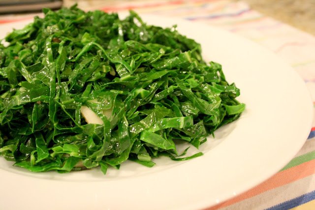 煸炒切碎他们羽衣甘蓝