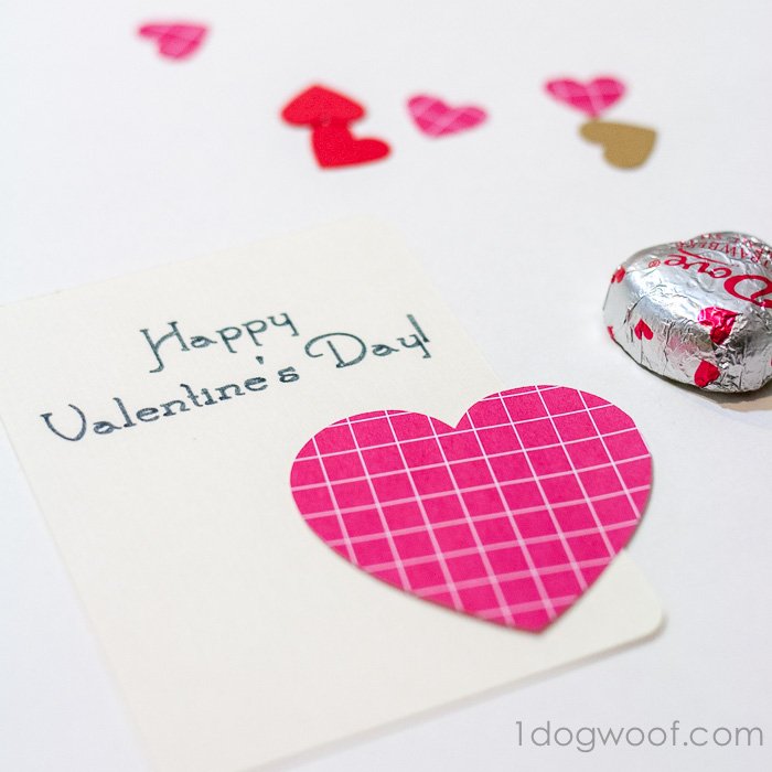 使用剪影草图用笔写出来你的消息。添加一个心脏和巧克力的情人节快！