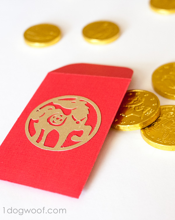 DIY马年红色充满巧克力硬币的信封。孩子们会喜欢这些！www.ssjjudo.com