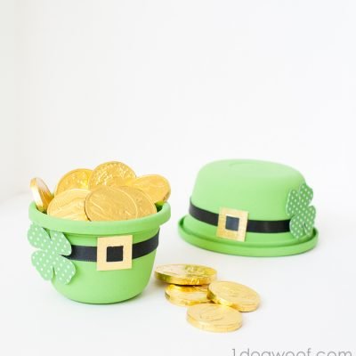 小妖精的帽子招待碗-使用一个塑料容器做一个小妖精的帽子，装着糖果| www.ssjjudo.com