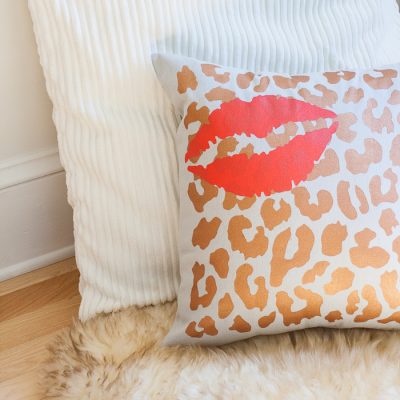 用郁金香为您的家打造一个分层的印花枕头