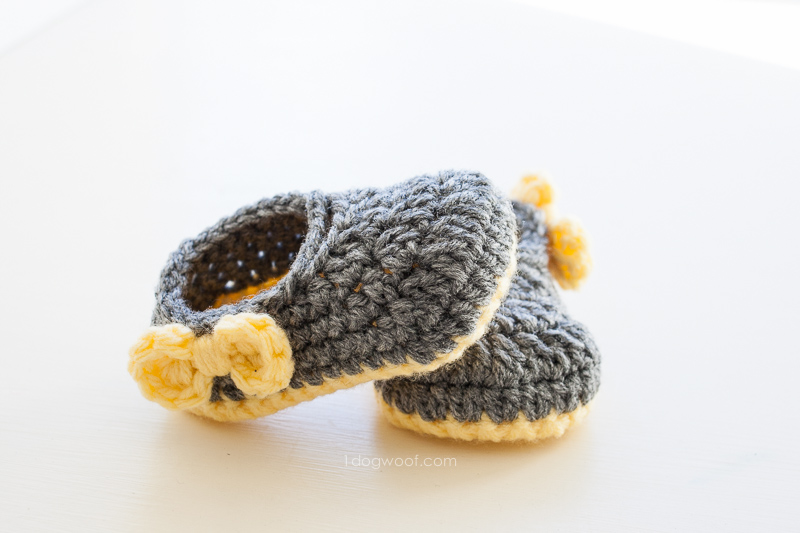派珀珍钩针婴儿鞋弓装饰。| www.ssjjudo.com