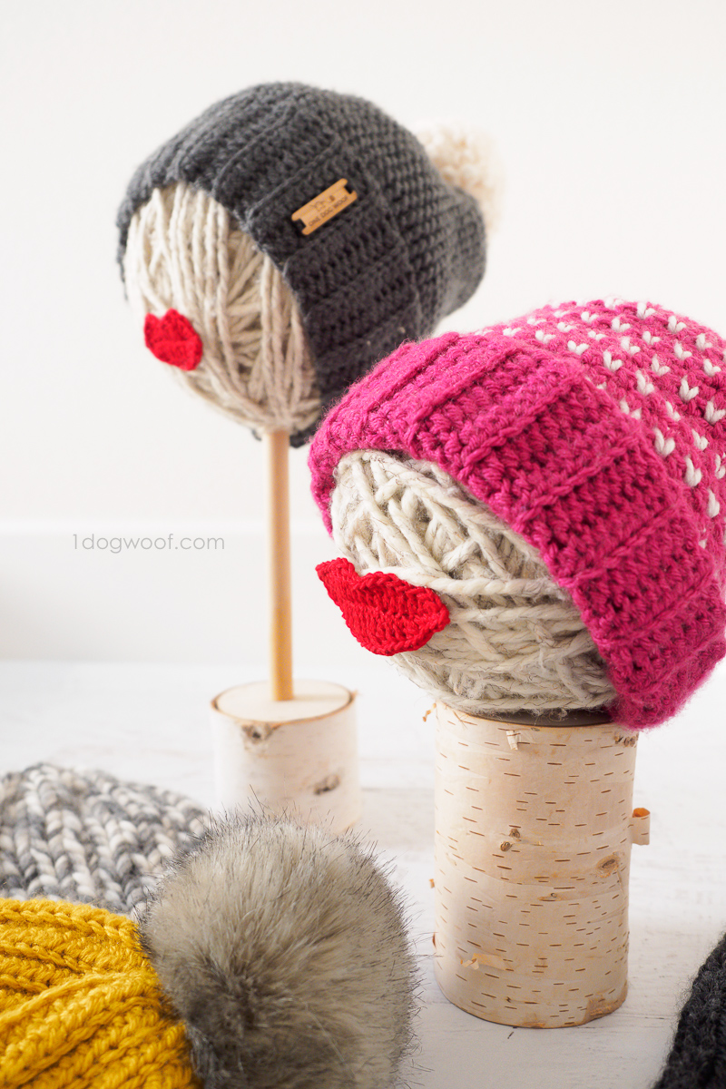 DIY帽代表工艺展览会，使用纱线球和钩针唇。