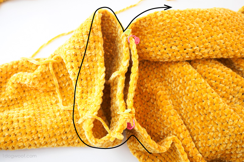 Joining sleeves and body