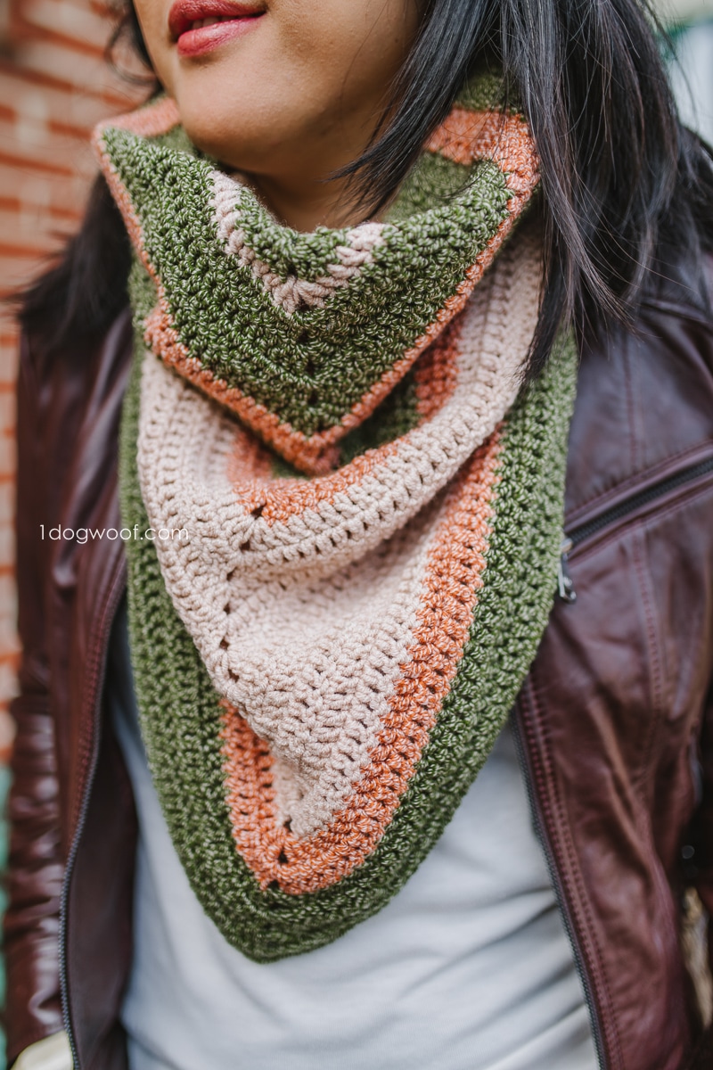 simple triangle shawl inspired crochet cowl pattern